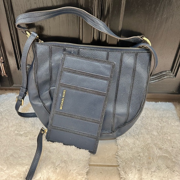 Michael Kors Handbags - Michael Kors large hobo shoulder bag